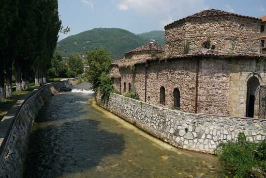 auf unserem Weg passieren wir den alten, aber sehr gut renovierten Hamam