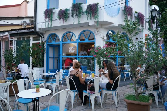 es gibt Kultcafés, in denen man sich sieht und von anderen gesehen wird