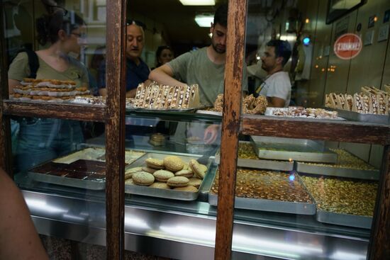 andere bieten orientalische Süßspeisen an