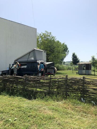 Campingwiese hinter dem Hotel "Gračanica"