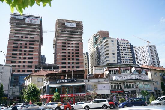 heftige Bauaktivitäten in den Randgebieten von Priština