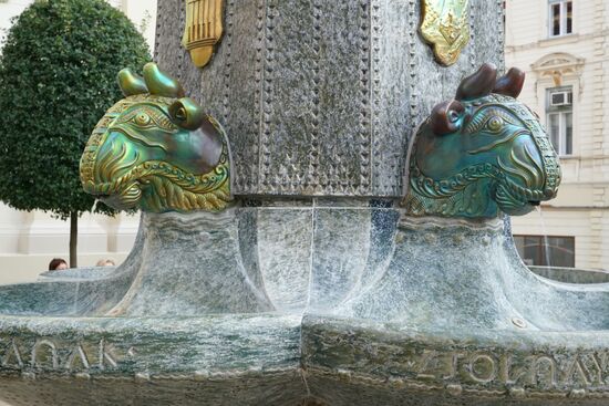 Fabeltiere speien Wasser