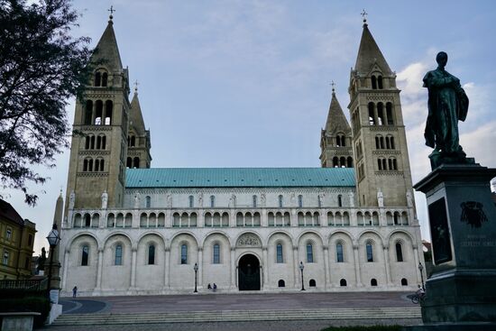 der Dom von Pécs mit seinen vier Türmen