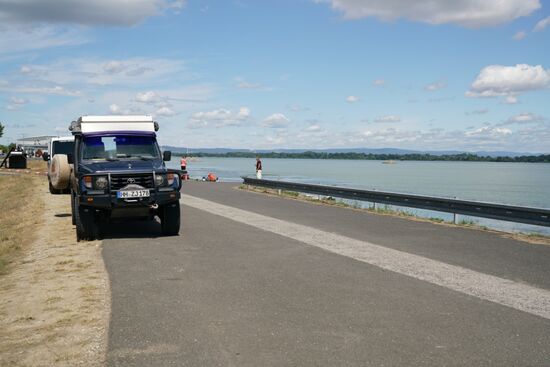 heute Morgen frühstücken wir oben auf der Deichkrone