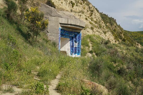 Eingang in den 'blauen' Bunker