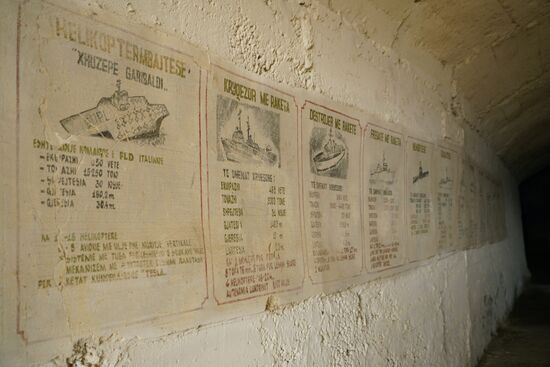 Wandmalereien mit Motiven der vorhandenen Schiffe