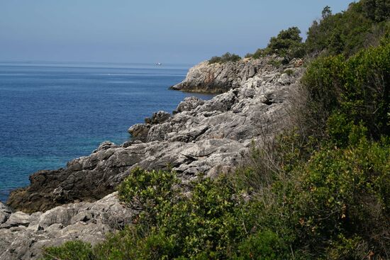 die Küstenlinie am ionischen Meer