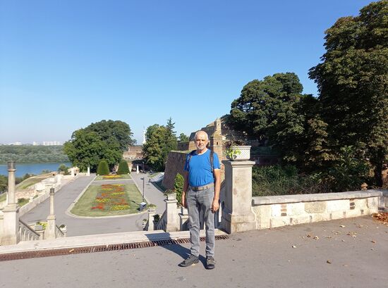 Günther bei der Burganlage