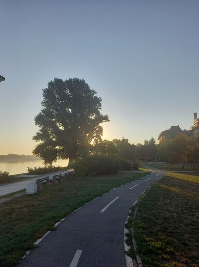 Morgenstimmung am Radweg in Belgrad