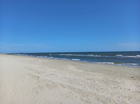 Den Leuchtturm rechts im Bild