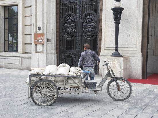 Surrealer Anblick am Bund