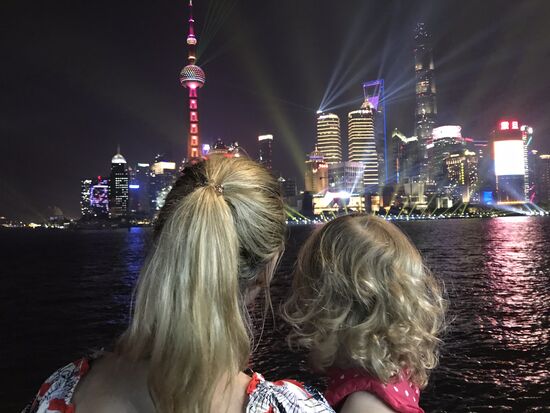 beleuchtete Skyline von Pudong