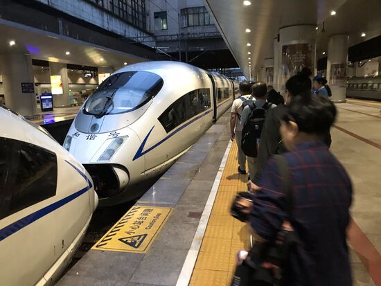 Einstieg in den Hochgeschwindigkeitszug