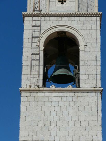 Die beiden Figuren schlagen alle 15 Minuten zu