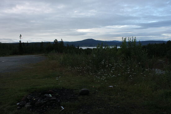 Ein schwaches Glimmen am Horizont, lässt auf Wetterbesserung hoffen.