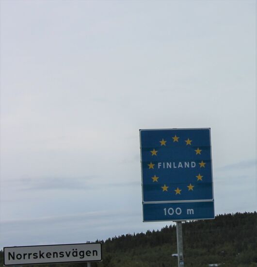 Erster Grenzübergang Schweden nach Finnland erreicht. Keine Kontrolle auf keiner Länderseite. Konnte so durchfahren.