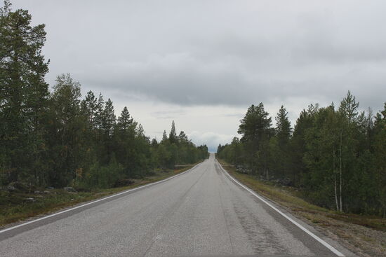 Die Landschaft hier in Finnland gleicht der von Schweden aufs Haar (wie sollte es auch anders sein). Nur das Wetter ist hier anders. Es regnet mal wieder.