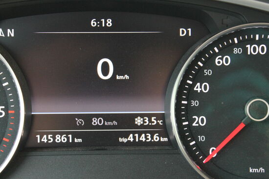 Hatte es in der Nacht angenehm warm aber jetzt stelle ich fest, es sind schattige 3,5 Grad. Ganz schön kalt für mich. Also los.