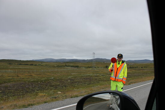 Nach dem ich die Sperrung wegen Straßenbau hinter einem Followmecar hinter mich gebracht habe, begann das letzte Drittel der Fahrt zum Nordkap.