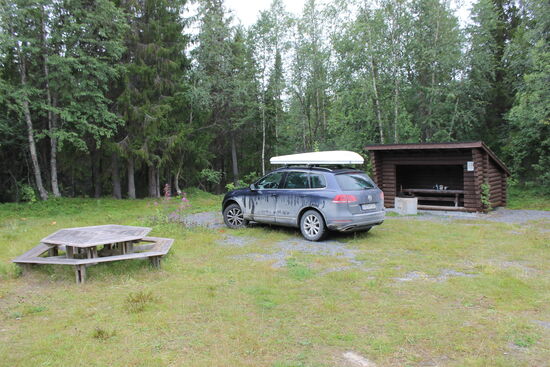 Habe dann kurz vor 20 Uhr einen guten Schlafplatz erreicht, schreibe den Tagesbericht, esse mein Abendbrot, die Pfeife nicht zu vergessen und um 22 Uhr geht’s ab in die Falle.