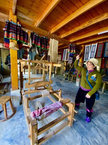 hier wird noch mit Hand gewebt