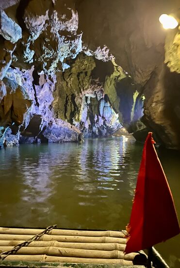 die längste Höhle ist 1200 Meter