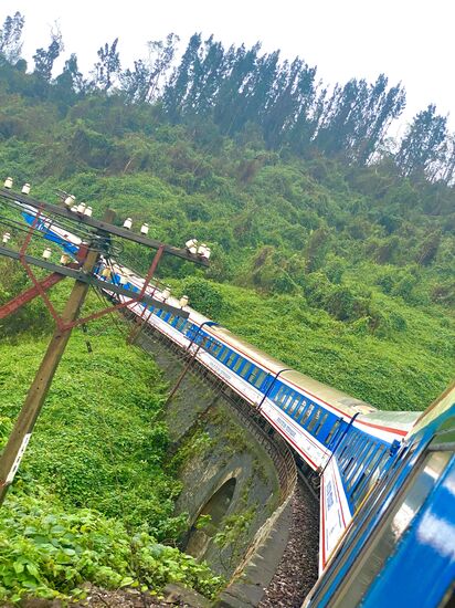unser Zug kurz vor dem Wolkenpass
