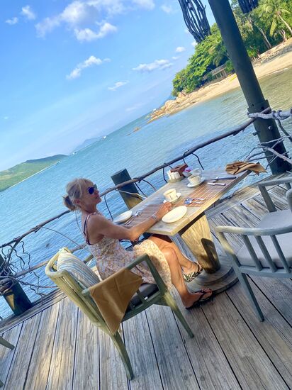 Frühstück jeden morgen im Freien mit vielen frischen,leckeren ,tropischen Früchten