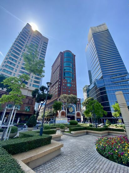 dann wieder die hochmodernen Viertel mit schicken Hotels, Rooftop Bars  und Sternerestaurants