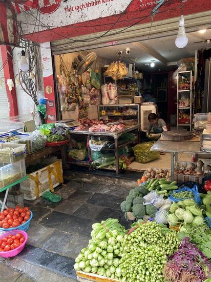 frisches Obst und Gemüse
 und Fleisch (frisch???)