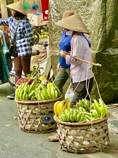 und die typischen vietnamesischen Obstfrauen
