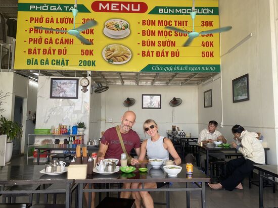 am Strassenrand unser kleines PHO Restaurant