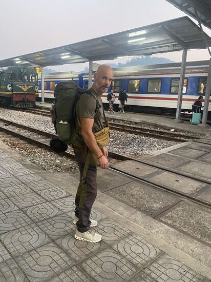 Der Zug steht schon bereit zum Einstieg