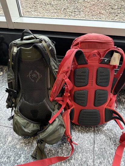 unser Gepäck für die nächsten 5 Wochen. Unsere Rucksäcke wiegen zusammen 17 KG.