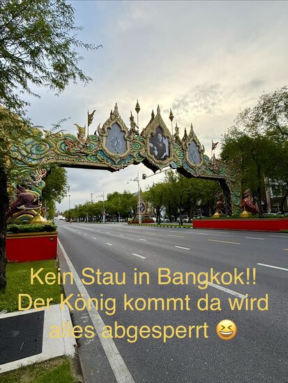 Ach ja, der König kam dann auch noch und ruckzuck war der Stau weg weil alles abgesperrt wurde 