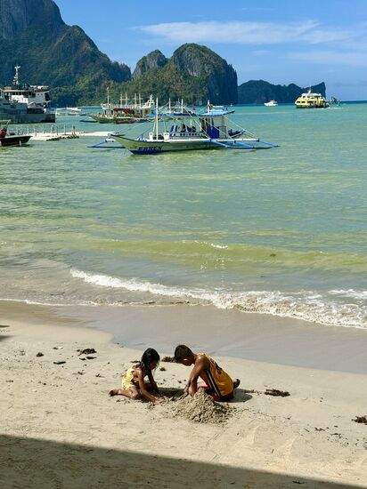 entspannt , spielenden Kindern