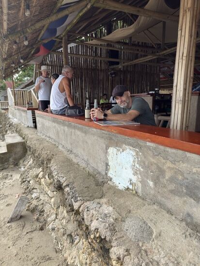 die abgerockte Tipsy Bar mit den zwei Spezialisten 