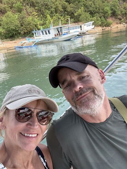 Happy in Coron gelandet wo unser Hotelboot auf uns wartet