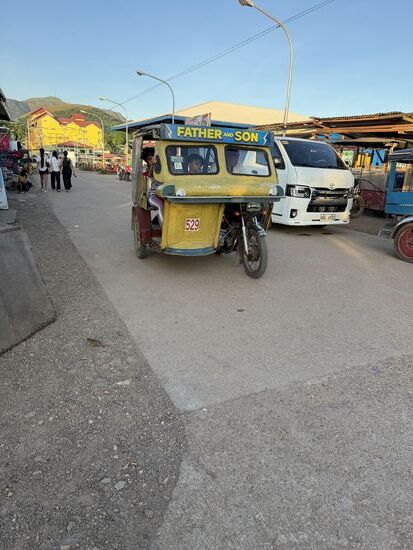 kommen wir schließlich nach Coron, unserem Ausgangspunkt der anstehenden Bootstour.
