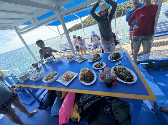 zack ist er mittags auf dem Tisch