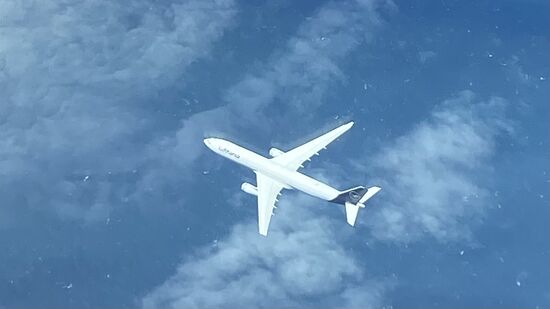 auf geht es zu neuen Abenteuern
Unsere lang ersehnte Reise geht nun endlich los! Nach langer Vorbereitung und vielen Überlegungen brechen wir nun auf. Am 22.10.22 13:35 heben wir ab Richtung Bogota. „Südamerika light“ denn wir besuchen zunächst Freunde und freuen uns schon sehr darauf.