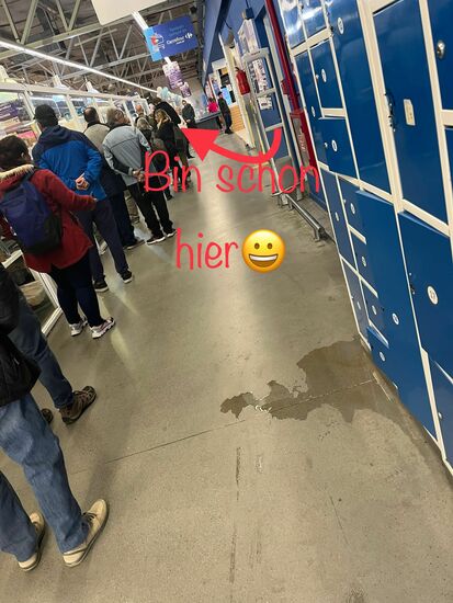 Bevor es zu weiteren Erkundungen geht müssen wir erstmal Geld holen! Denn wie ja bereits erwähnt bekommt man bei Western Union den besten Kurs und spart mindestens die Hälfte! Um 10 Uhr machen sie auf und als wir ankommen ist schon eine mächtige Warteschlange. Aber im Vergleich zu El Calafate geht es recht zügig und sehr diszipliniert voran. Wir gehen anschließend einkaufen und beschließen heute einen Ruhetag einzulegen. Also, ab in das nächste Café und erstmal einen guten Cappuccino trinken.