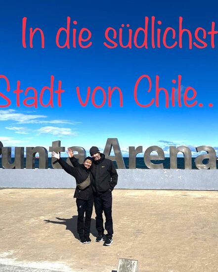 endlich angekommen  Super Wetter, blauer Himmel, aber ein heftiger Wind bei ca 9 Grad Wow ich kann mich kaum auf den Beinen halten! Nun ja wir sind ja auch am Ende der Welt kurz vor der Antarktis………