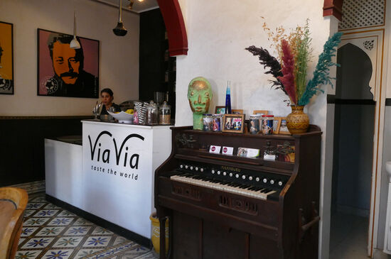 Hier irgendwo in diesem Raum ist er.