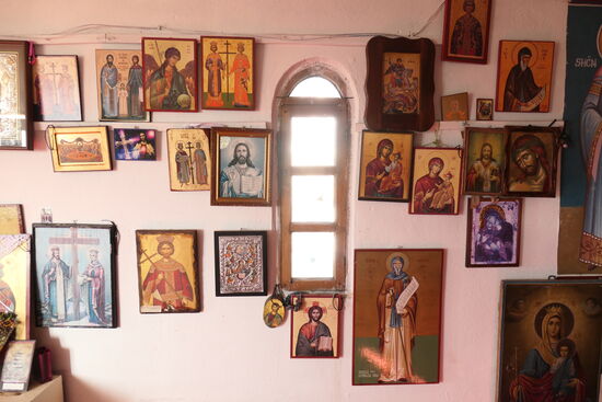 Im Innern der Kisha e Shën Kostandinit Drenovë