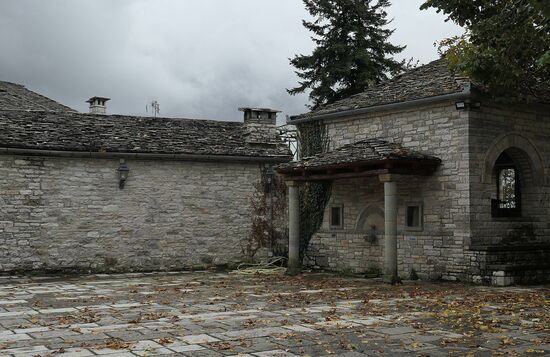 Dorfplatz in Vitsa