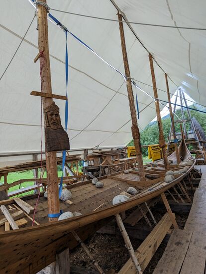Der Bau des Vikingerschiffs