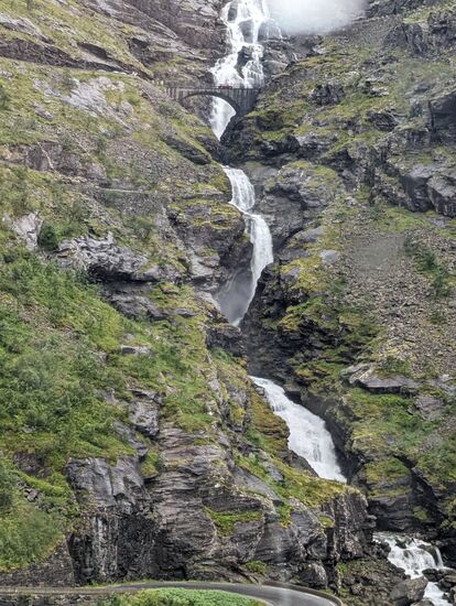 Trollstiege, enge Kurvenreiche Straße