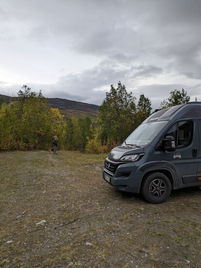 In der Nähe von Altar am 12.9. Hier haben wir Seeadler gehört. Das Wasser im Flussbett war ziemlich flach bis gar nicht da. Es lagen tote Fische zwischen den Steinen die Sammy gefressen hat. Wir sind am nächsten Morgen weiter gefahren.