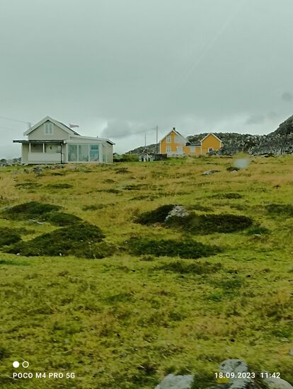 Schöne neue Häuser mit großem Wintergarten